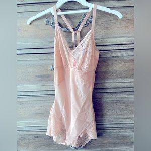 Spanx Slimming Body Suit (Size M)